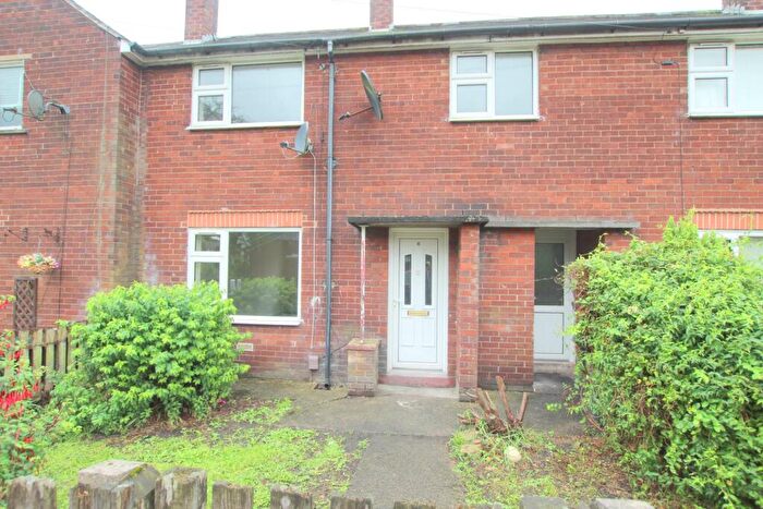 3 Bedroom Town House To Rent In Apple Close, Bardsley, OL8
