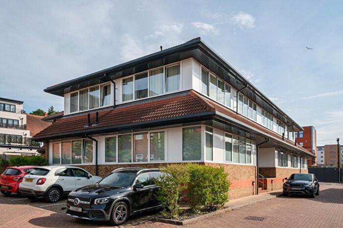 2 Bedroom Flat For Sale In Camberley, Surrey, GU15