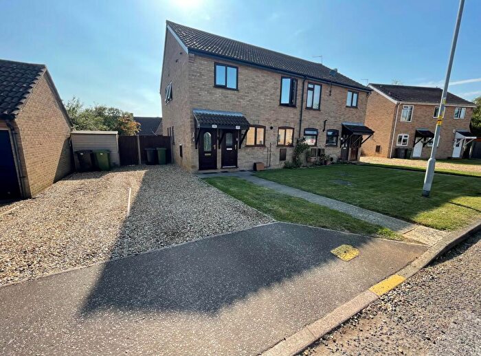 2 Bedroom Flat To Rent In Lime Tree Close, Wymondham, NR18