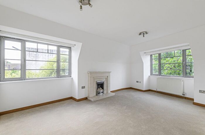2 Bedroom Flat To Rent In Romeyn Road, London, Streatham Hill, SW16