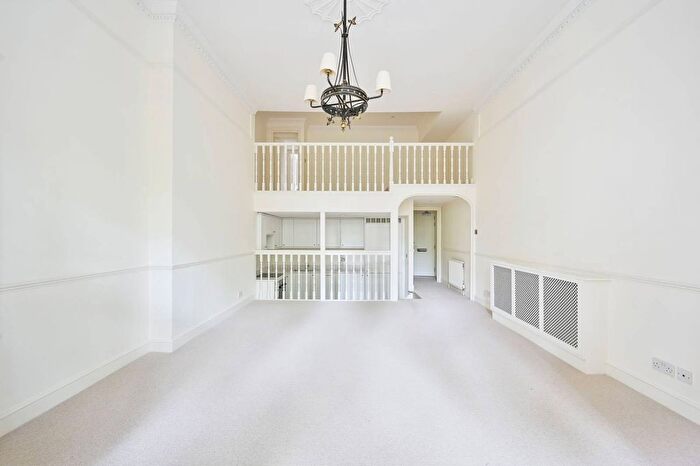 2 Bedroom Flat To Rent In Barkston Gardens, South Kensington, London, SW5