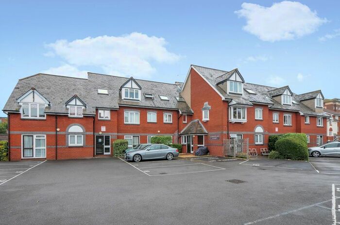 1 Bedroom Flat To Rent In Commodore Court, Captains Place, Southampton, SO14