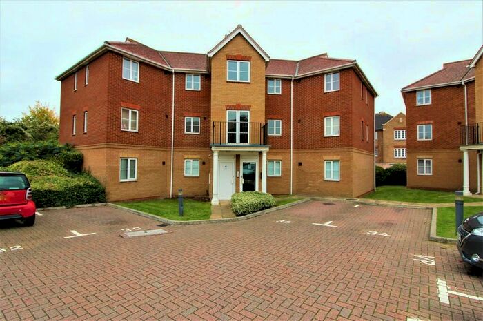 2 Bedroom Flat To Rent In John William Close, Chaffrod Hundred, RM16