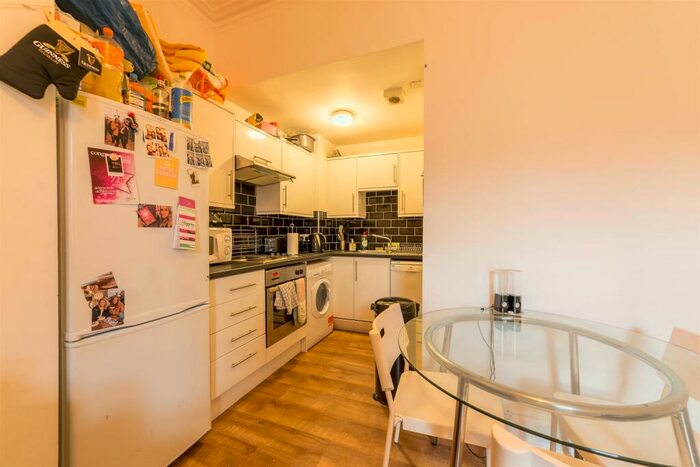 3 Bedroom Flat To Rent In &#;pppw, Helmsley Road, Sandyford, NE2