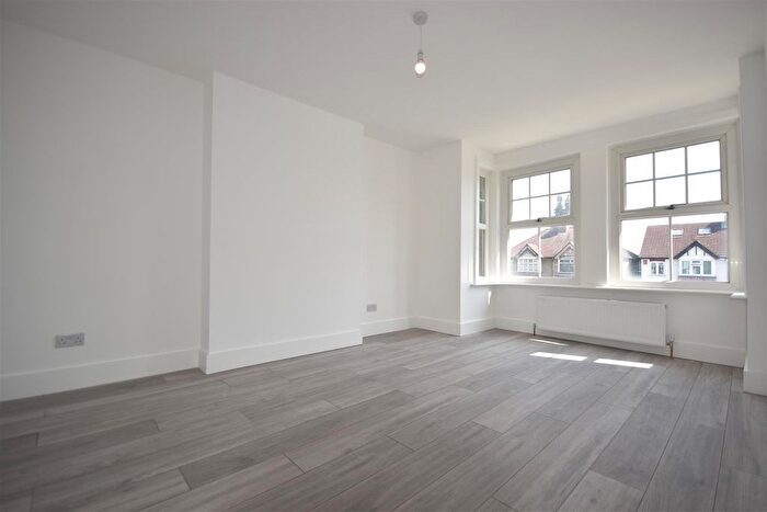 2 Bedroom Maisonette For Sale In London Road, Isleworth, TW7