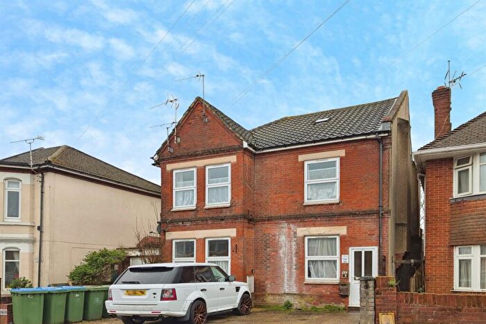 1 Bedroom Flat To Rent In Westridge Road, SO17