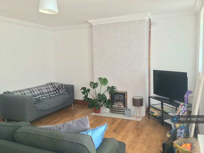 2 Bedroom Maisonette To Rent In Lawn Terrace, London, SE3
