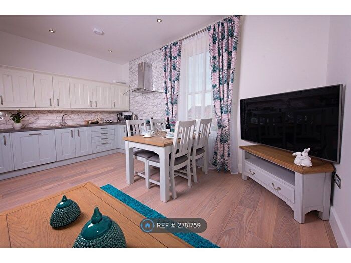 3 Bedroom Flat To Rent In Beechwood House, Headington, Oxford, OX3