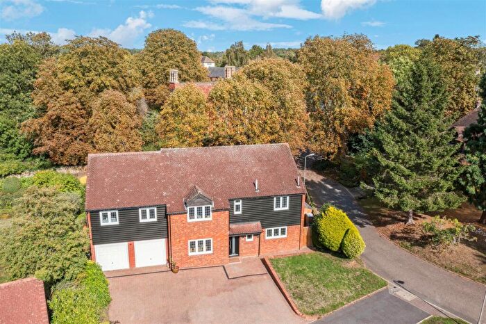 5 Bedroom Detached House For Sale In Watling Street, Little Brickhill, Milton Keynes, MK17