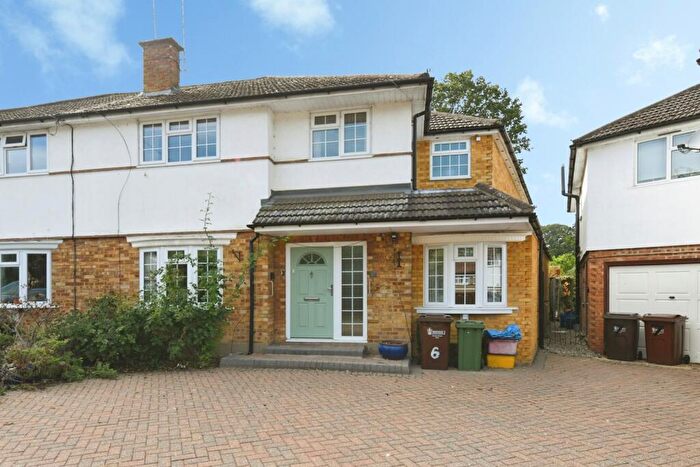 4 Bedroom Semi-Detached House For Sale In Bridge Close, Brentwood, Essex, CM13