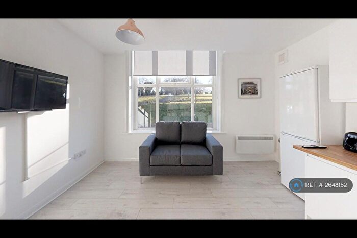 2 Bedroom Flat To Rent In New Road Avenue, Chatham, ME4