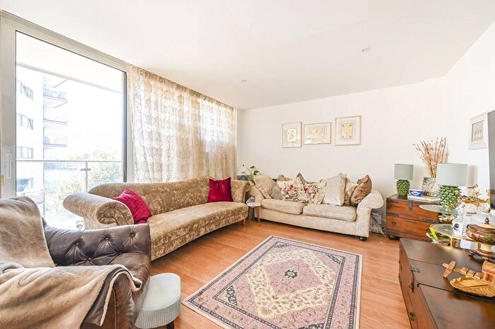 2 Bedroom Flat For Sale In Ebb Court, Docklands, London, E16