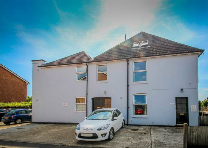 2 Bedroom Flat To Rent In Stoughton Road, Guildford, GU2