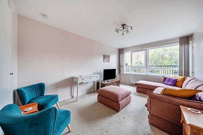 2 Bedroom Maisonette For Sale In Prioress Street, London, SE1