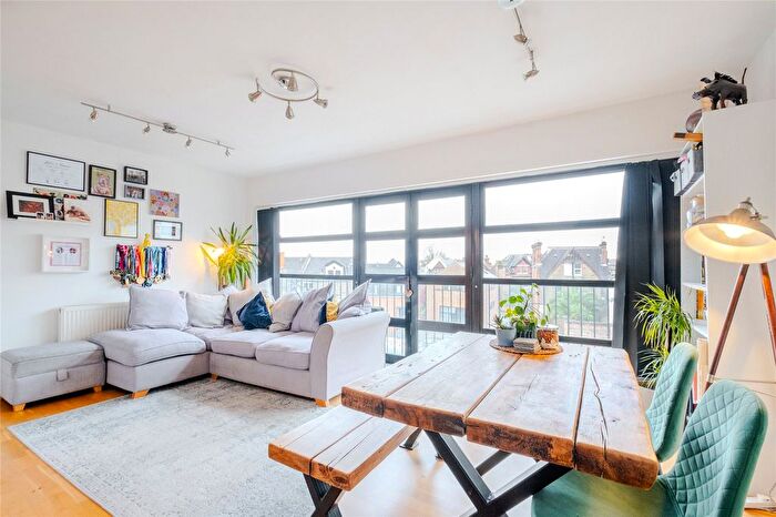 2 Bedroom Flat For Sale In Gleneldon Road, London, SW16