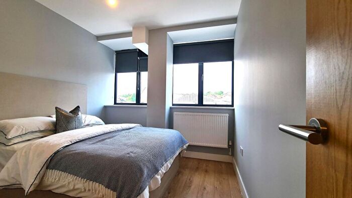 1 Bedroom Apartment To Rent In Bright -Bedroom Flat Church Lane, Kingsbury, NW9