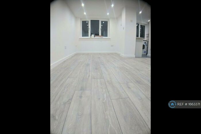 Studio To Rent In Bletchley, Milton Keynes, MK3