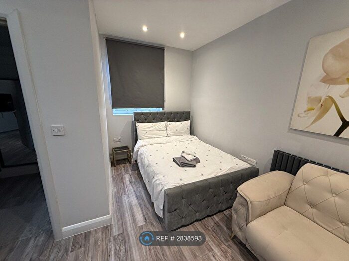 2 Bedroom Flat To Rent In Summerstown, London, SW17