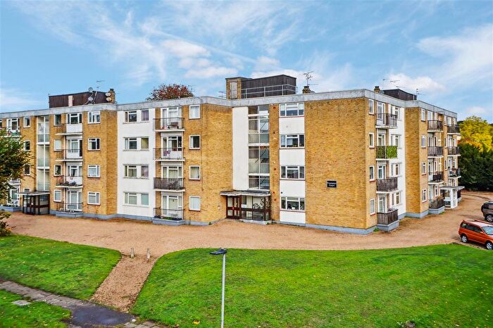 2 Bedroom Flat For Sale In Frampton Court, Denham Green, UB9