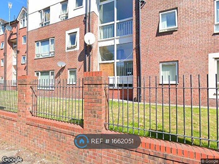2 Bedroom Flat To Rent In Sugar Mill Square, Salford, M5