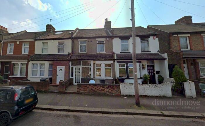 3 Bedroom Terraced House To Rent In Livingstone Road, Hounslow, TW3