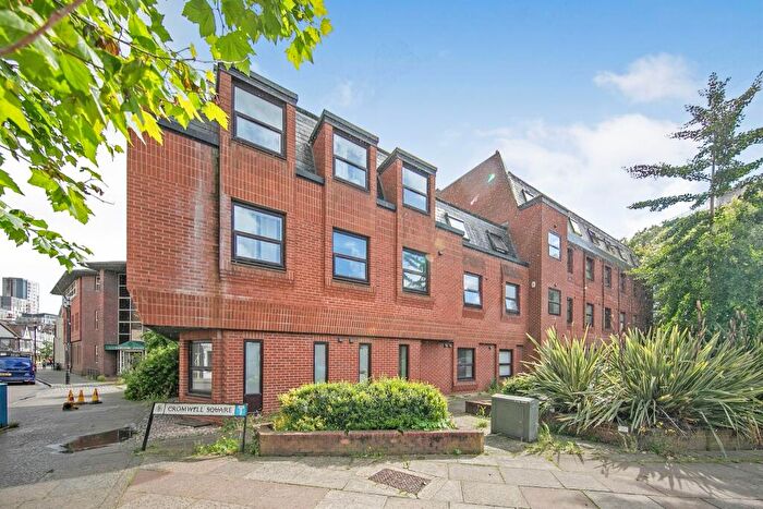 1 Bedroom Flat For Sale In Cromwell Square, Ipswich, IP1