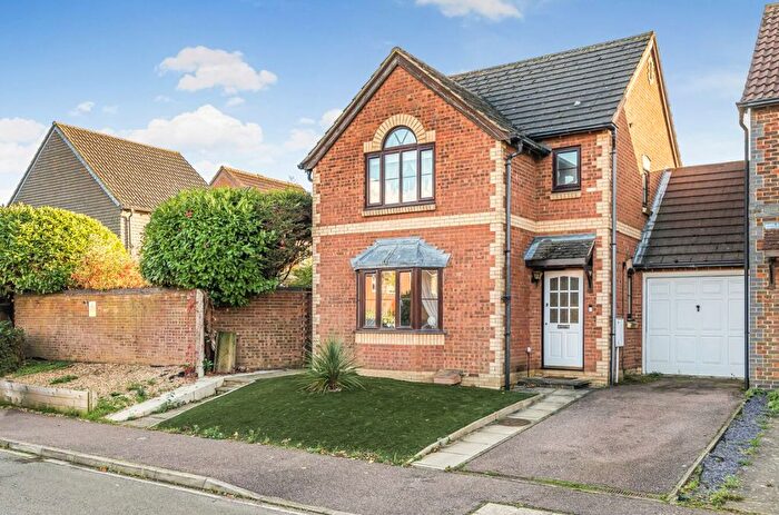 3 Bedroom Link Detached House To Rent In Bishops Road, Bedford, MK41