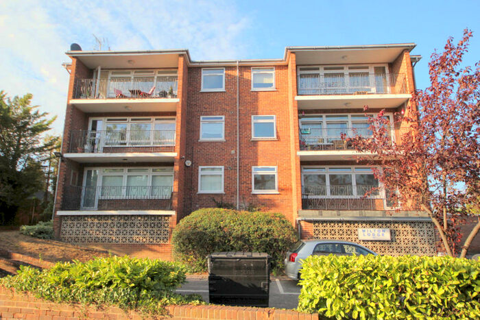 2 Bedroom Flat To Rent In Station Road, Winchmore Hill, N21