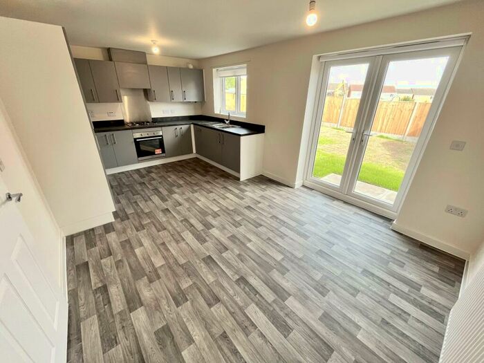 4 Bedroom Town House To Rent In Limestone Avenue, Clay Cross, S45