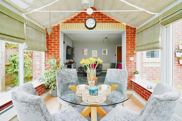 4 Bedroom Detached House For Sale In Merganser Drive, Bicester, OX26
