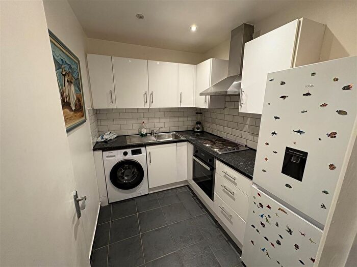 1 Bedroom Flat To Rent In Sutton Parade, Church Road, Hendon, NW4