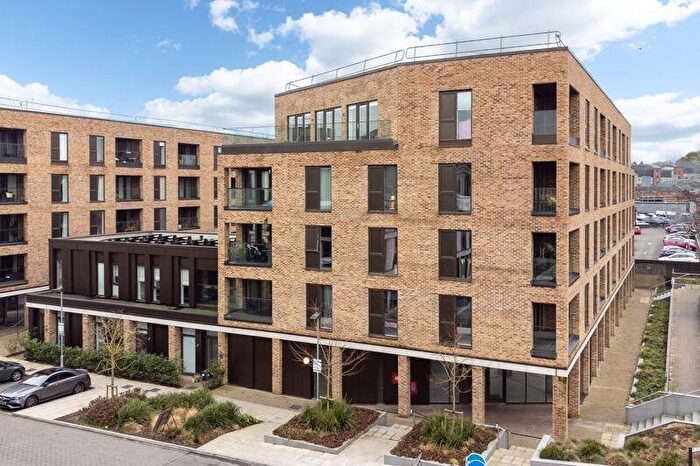 1 Bedroom Flat For Sale In Spitfire Chase, Walton-On-Thames, KT12