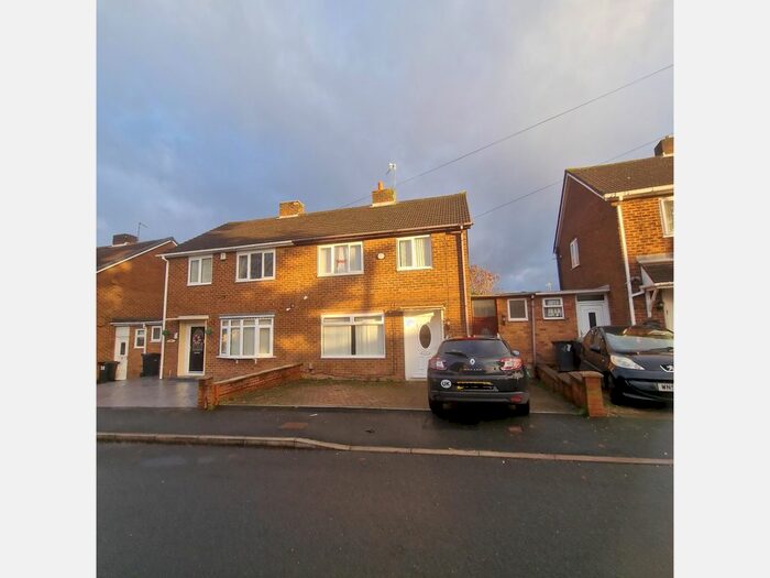 3 Bedroom Property To Rent In Poplar Green, Dudley, DY1
