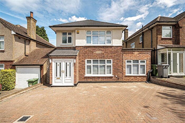 4 Bedroom Detached House For Sale In Shaftesbury Avenue, Kenton, Harrow, HA3