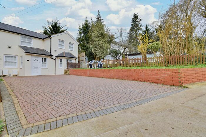 4 Bedroom Semi Detached House To Rent In Hempstead Road, Watford, Hertfordshire, WD17