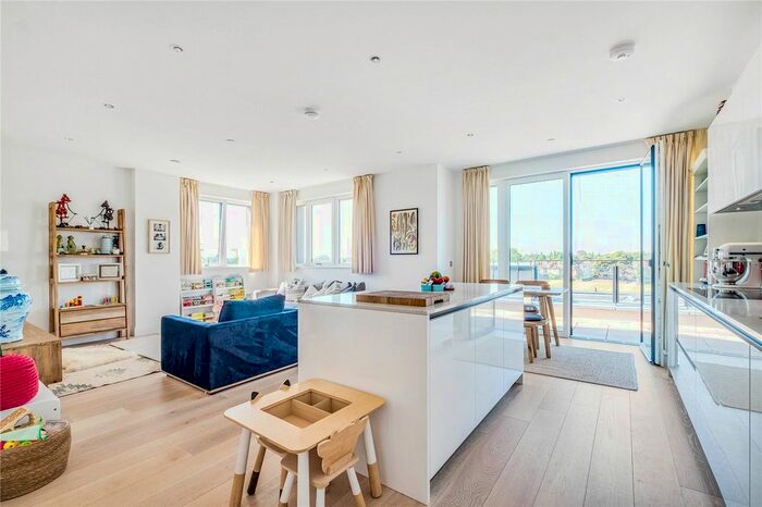 3 Bedroom Flat To Rent In Camera House, Pinewood Gardens, Teddington, Middlesex, TW11