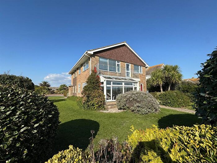 3 Bedroom Flat For Sale In Marine Crescent, Goring-By-Sea, Worthing, BN12