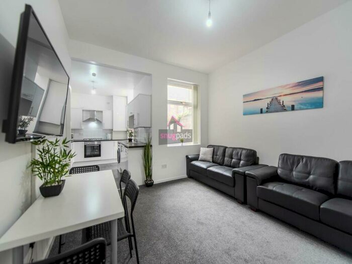 6 Bedroom House To Rent In Cardigan Street, Salford, M6