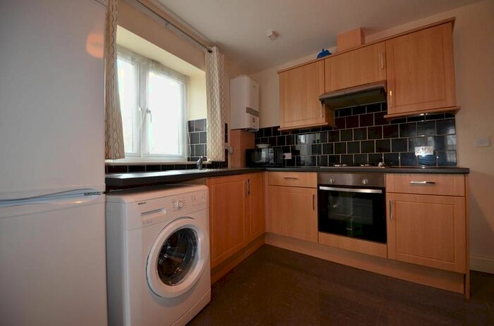 1 Bedroom Flat To Rent In Crossley Mead, - Bath Road, Cranford, TW5
