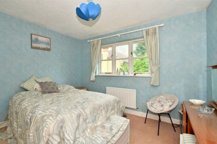 4 Bedroom Detached House For Sale In Postmill Close, Croydon, Surrey, CR0