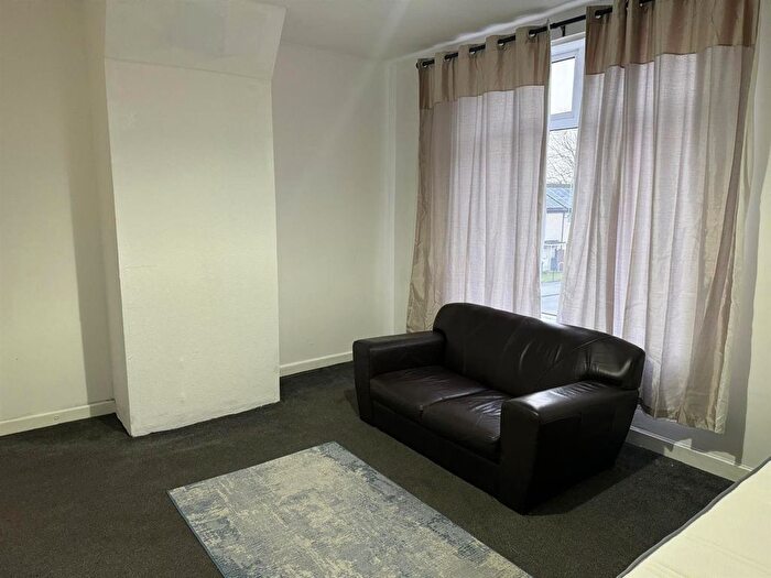 Property To Rent In Harehills Lane, Leeds, LS9