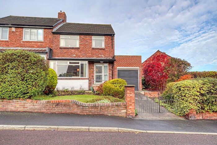 3 Bedroom Semi Detached House For Sale In Knoll Rise, Dunston, NE11