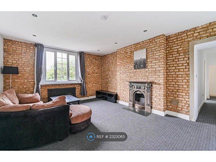 2 Bedroom Flat To Rent In Hambly Mansions, London, SW16