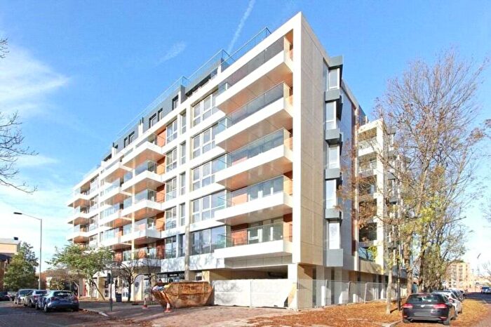 3 Bedroom Flat To Rent In Rope Street, Canada Water, London, SE16