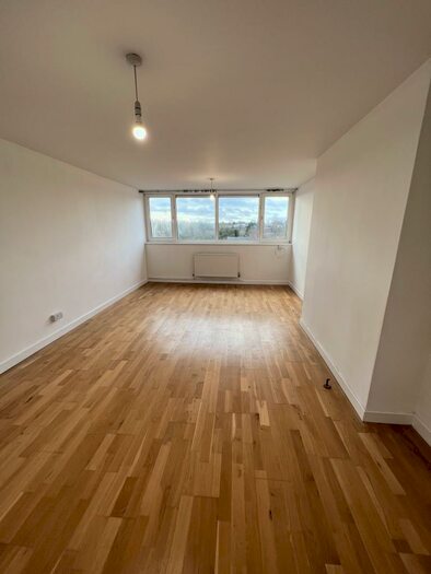 3 Bedroom Flat To Rent In Belmont Hill, St Albans, AL1