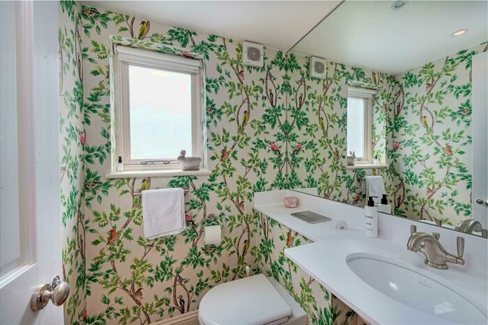 2 Bedroom Cottage To Rent In Cross Street, London, SW13