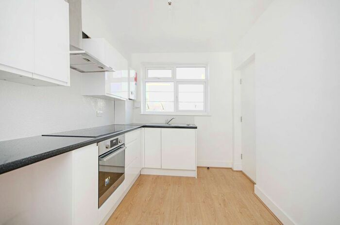 1 Bedroom Flat To Rent In The Crest, Hendon, London, NW4