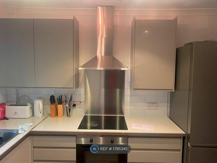 4 Bedroom Flat To Rent In President House, London, EC1V
