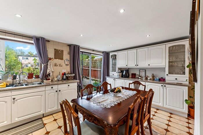 3 Bedroom End Of Terrace House For Sale In Holne Chase, Morden, SM4