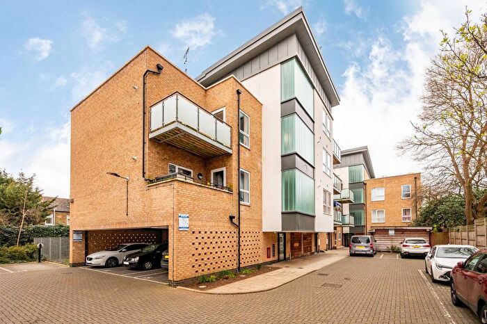 1 Bedroom Flat For Sale In Packham Mews, Hounslow, TW3